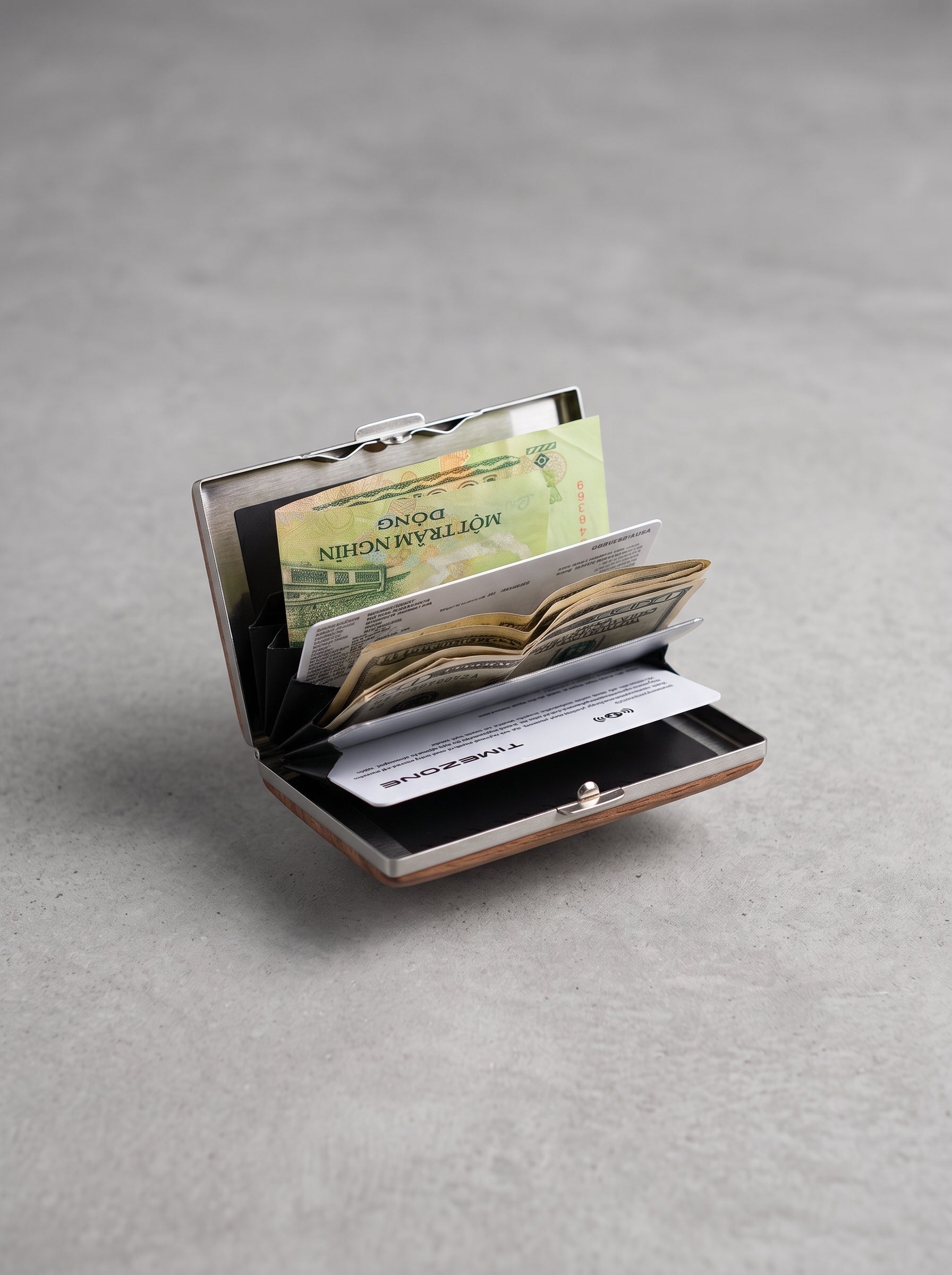 Obsidian Crest Card Holder